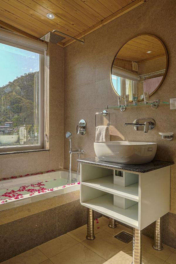 Saffronstays Woodpeckers Villa, Dehradun Rajpur ภายนอก รูปภาพ